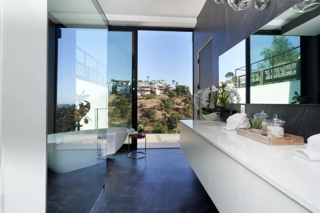 Hollywood Hills 35